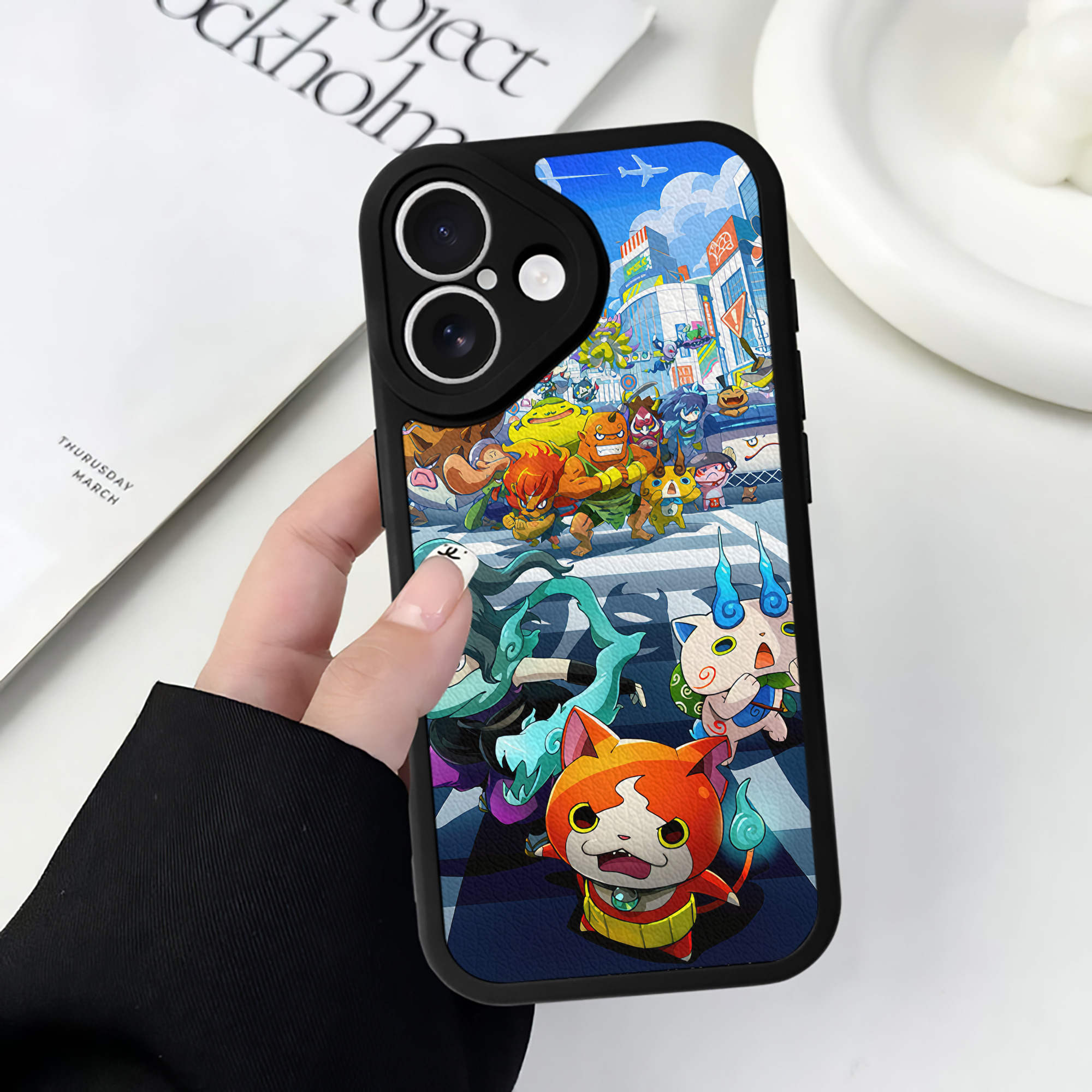 （画像用） 妖怪ウォッチ Yo-kai Watch 【iPhone 16シリーズ対応】シリコンスマホケース（レザー調） 材質：シリコン